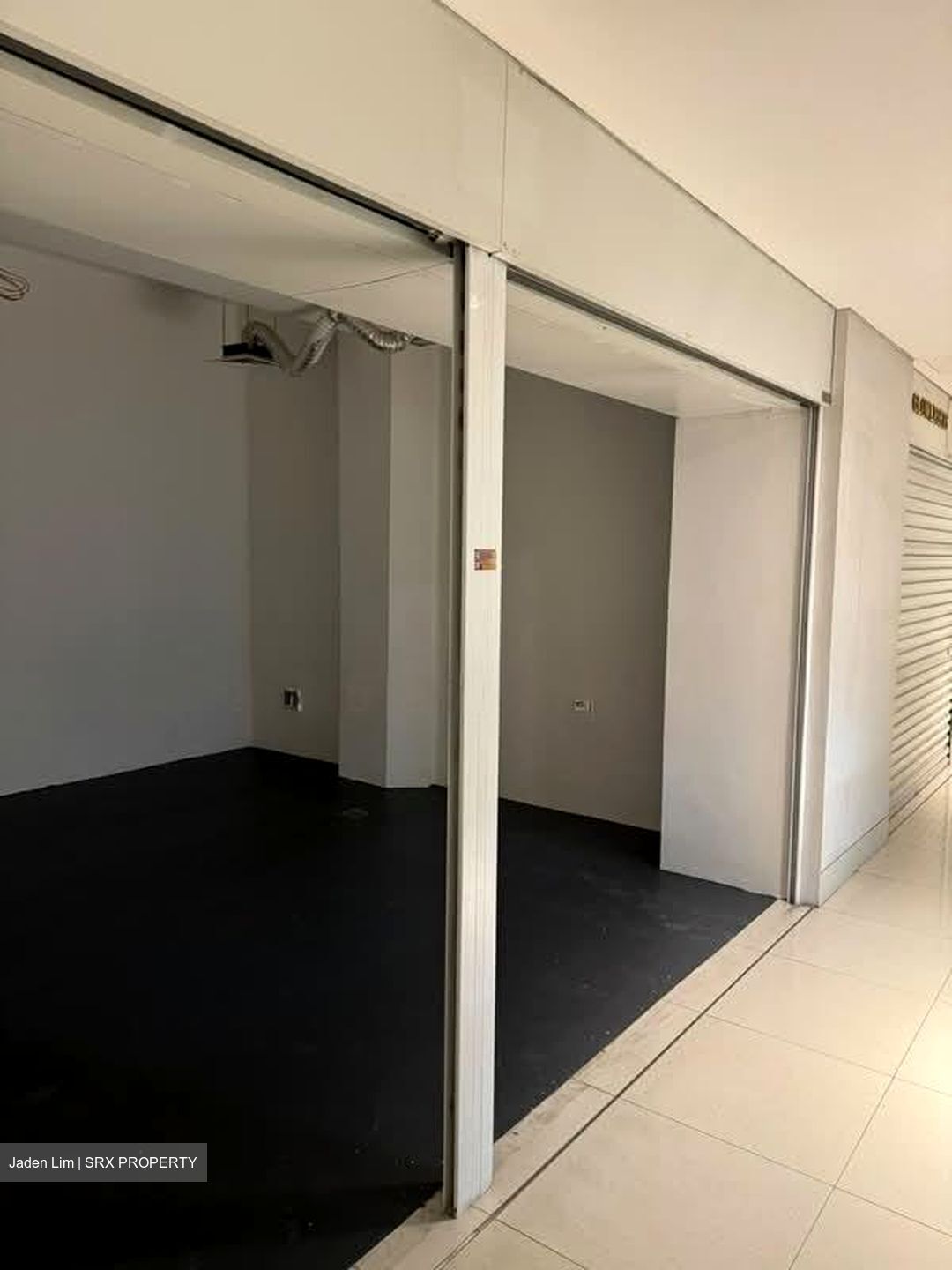 Kitchener Complex (D8), Office #588629781